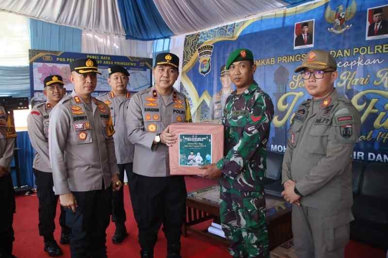 Pastikan kelancaran Arus Mudik, Wakapoda Lampung Kunjungi Pos Pelayanan Idul Fitri Pastikan kelancaran Arus Mudik, Wakapoda Lampung Kunjungi Pos Pelayanan Idul Fitri