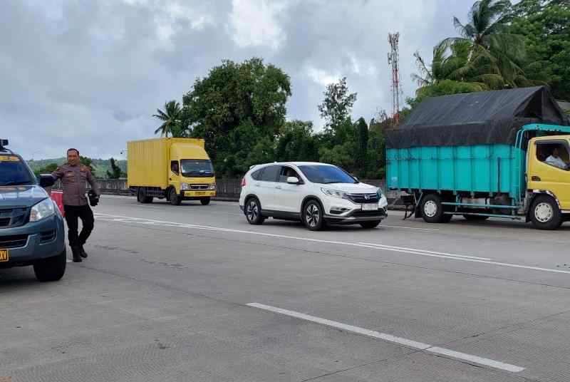 H-1 Jalan Tol Menuju Pelabuhan Bakauheni dan Sebaliknya, Kendaraan Pemudik Berjalan Lancar H-1 Jalan Tol Menuju Pelabuhan Bakauheni dan Sebaliknya, Kendaraan Pemudik Berjalan Lancar
