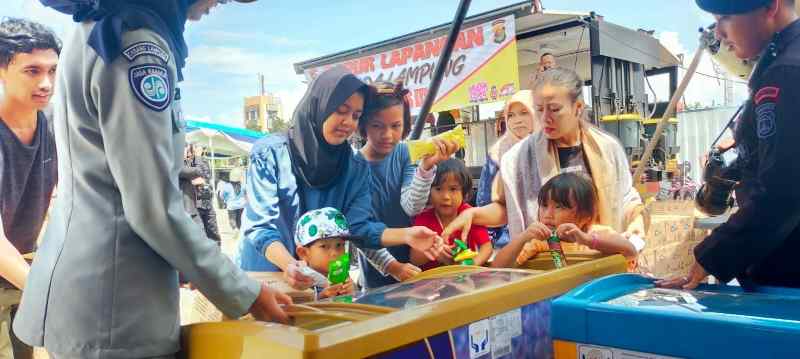 Cerita Arus Balik 2024 Pelabuhan Panjang, Pemudik Serbu Es Krim Gratis Cerita Arus Balik 2024 Pelabuhan Panjang, Pemudik Serbu Es Krim Gratis