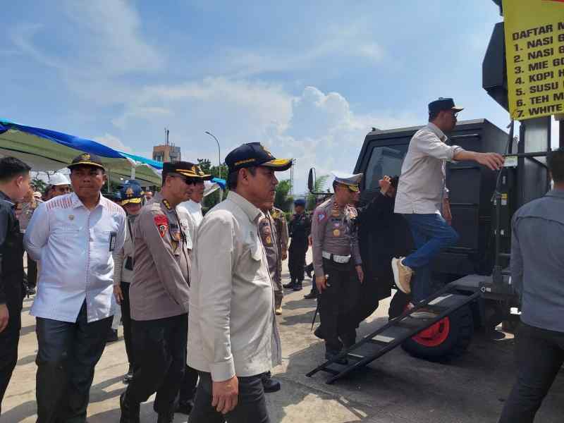 Menhub Apresiasi Dapur Brimob Polda Lampung Sediakan Makanan Pemudik Menhub Apresiasi Dapur Brimob Polda Lampung Sediakan Makanan Pemudik