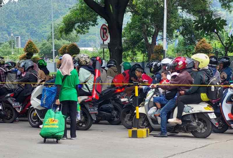 Ratusan Pemudik Motor Memasuki Dermaga 5 Pelabuhan Bakauheni Ratusan Pemudik Motor Memasuki Dermaga 5 Pelabuhan Bakauheni