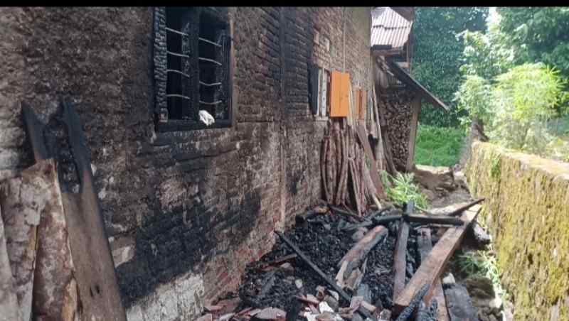 Rumah Warga Terbakar, Kepala Pekon Kedamaian Minta Dinsos Tanggamus Peduli Rumah Warga Terbakar, Kepala Pekon Kedamaian Minta Dinsos Tanggamus Peduli
