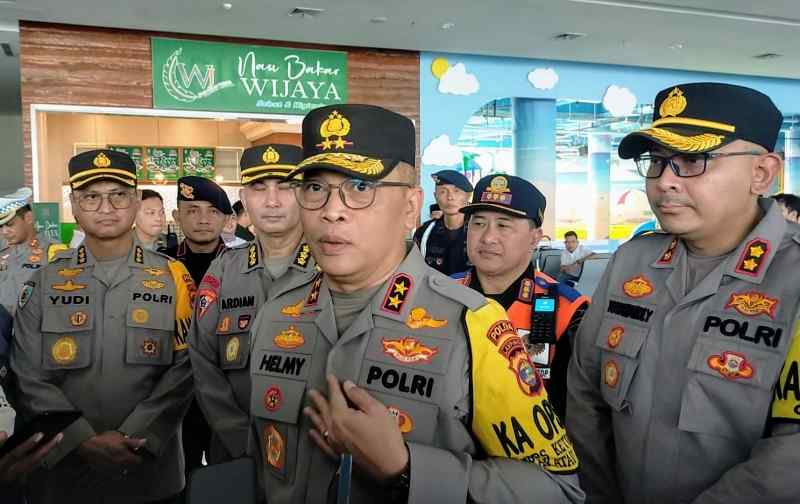Kapolda Lampung Beri Penghargaan Sekolah Perwira Untuk Aiptu Supriyanto Kapolda Lampung Beri Penghargaan Sekolah Perwira Untuk Aiptu Supriyanto