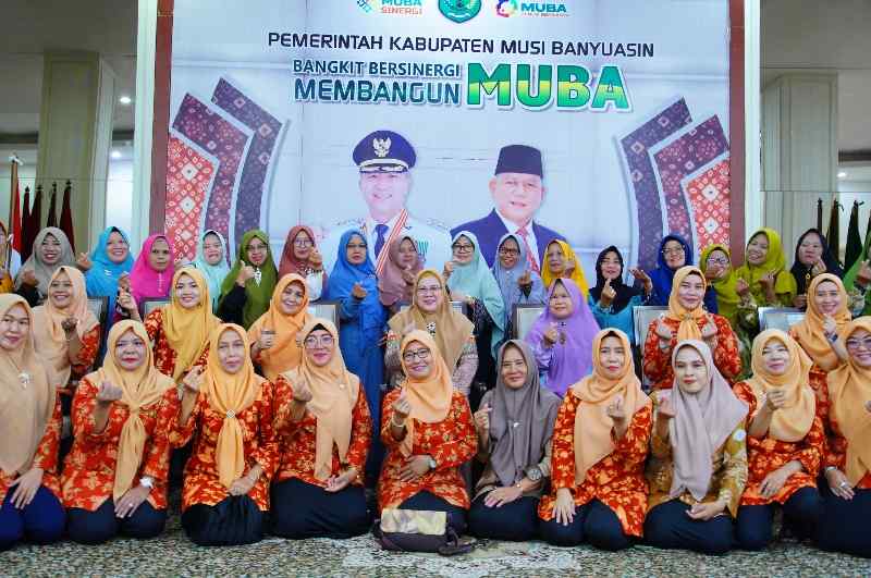 Jelang Lebaran, Ibu-ibu Pengajian Terima Bingkisan dari DWP Muba Jelang Lebaran, Ibu-ibu Pengajian Terima Bingkisan dari DWP Muba