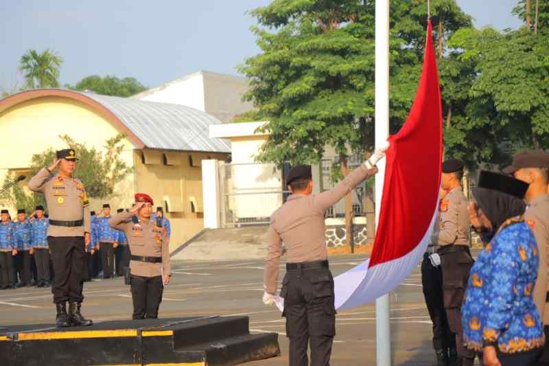 Wakapolda Lampung Pimpin Upacara Hari Kesadaran Nasional Wakapolda Lampung Pimpin Upacara Hari Kesadaran Nasional