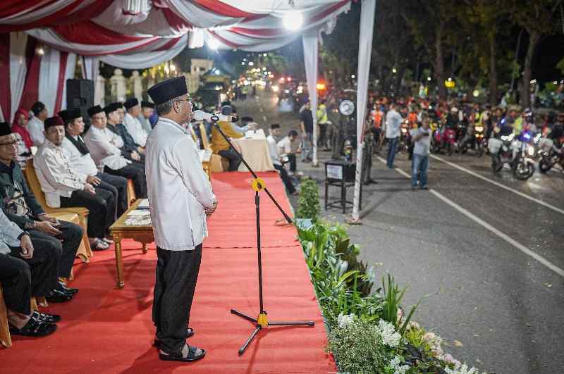 Pj Bupati Apriyadi Pawai Takbir Bareng Ribuan Warga Muba Pj Bupati Apriyadi Pawai Takbir Bareng Ribuan Warga Muba