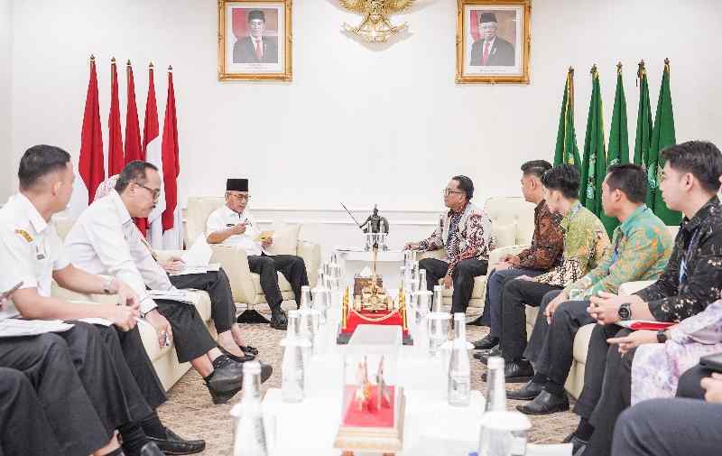 Pj Bupati H Apriyadi Sambut Audiensi Jajaran BPR Sumsel Cabang Sekayu Pj Bupati H Apriyadi Sambut Audiensi Jajaran BPR Sumsel Cabang Sekayu