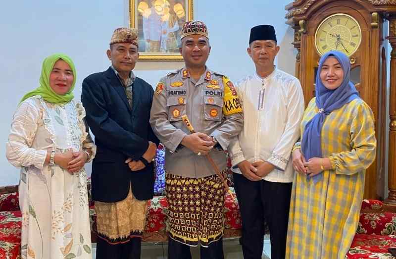 Jelang Pilkada 2024, Kapolres Way Kanan Menyapa Tokoh Adat di Blambangan Umpu Jelang Pilkada 2024, Kapolres Way Kanan Menyapa Tokoh Adat di Blambangan Umpu