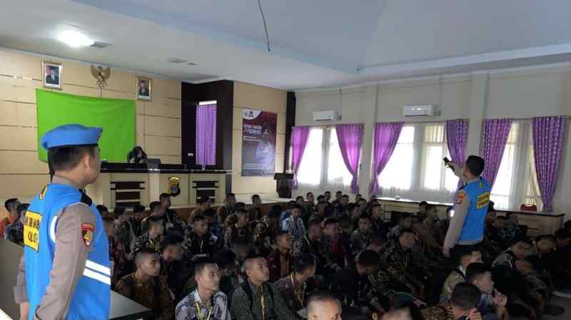 Polres Tanggamus Selesaikan Verifikasi Administrasi Peserta, 188 Lolos dan 7 Dinyatakan TMS Polres Tanggamus Selesaikan Verifikasi Administrasi Peserta, 188 Lolos dan 7 Dinyatakan TMS