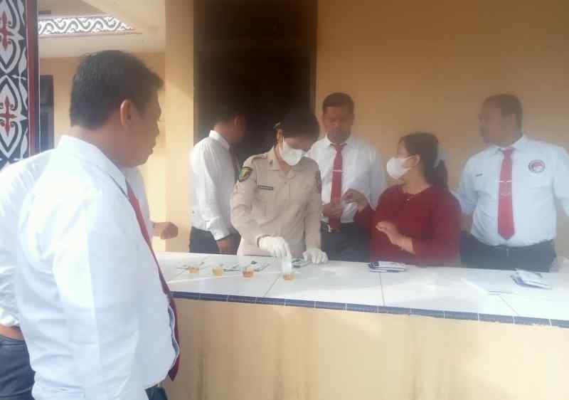 Operasi Bersih Narkoba di Polres Simalungun, Seluruh Personel Tes Urine Dadakan Operasi Bersih Narkoba di Polres Simalungun, Seluruh Personel Tes Urine Dadakan