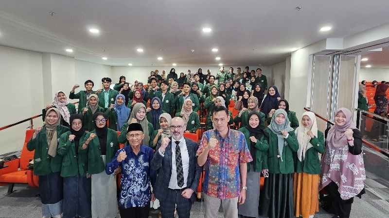 Bahas Pendidikan Internasional, UIN RIL Hadirkan Narasumber Prof. Daniel dari Queen’s University Belfast Bahas Pendidikan Internasional, UIN RIL Hadirkan Narasumber Prof. Daniel dari Queen’s University Belfast