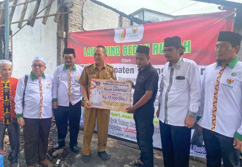 Pj Bupati Drs Qudratul Ikhwan Menghadiri Acara Launching Bedah Rumah Pj Bupati Drs Qudratul Ikhwan Menghadiri Acara Launching Bedah Rumah