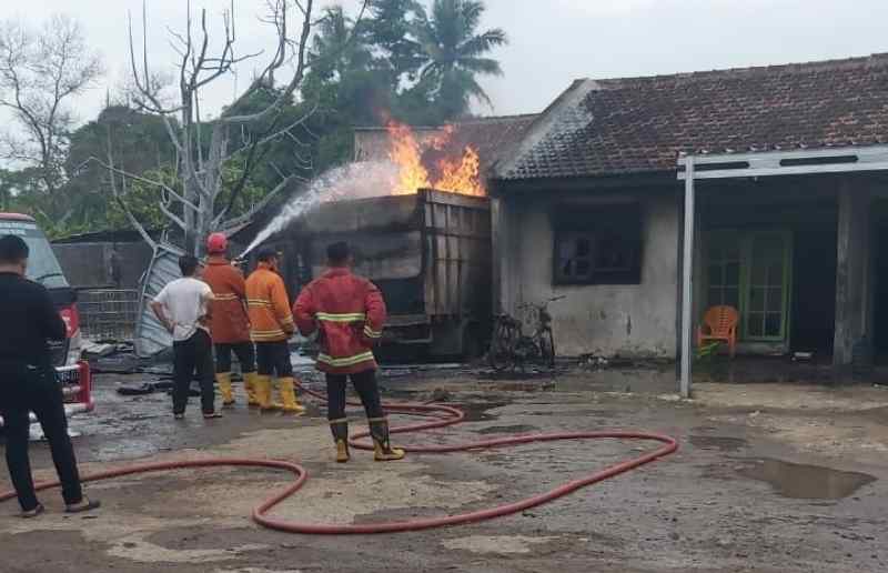 Kebakaran Gudang BBM di Natar, Polisi Lakukan Penyelidikan Kebakaran Gudang BBM di Natar, Polisi Lakukan Penyelidikan
