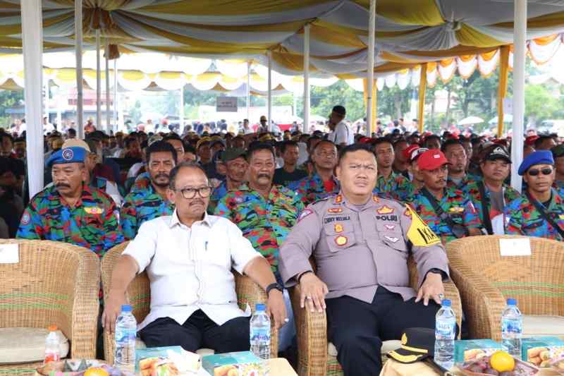 Kapolres Simalungun Hadiri Syukuran Hari Buruh 2024, Bersatu Dalam Semangat Kemajuan Ekonomi Kapolres Simalungun Hadiri Syukuran Hari Buruh 2024, Bersatu Dalam Semangat Kemajuan Ekonomi