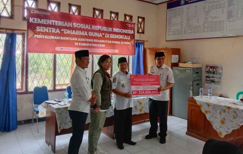 Pemkab Kaur Terima Bantuan ATENSI Rp.234 Juta dari Kemensos RI Pemkab Kaur Terima Bantuan ATENSI Rp.234 Juta dari Kemensos RI