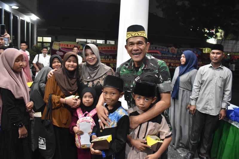 Wujudkan Rasa Syukur, Korem 043/Gatam Gelar Do’a Bersama dan Santuni Anak Yatim Piatu Wujudkan Rasa Syukur, Korem 043/Gatam Gelar Do’a Bersama dan Santuni Anak Yatim Piatu