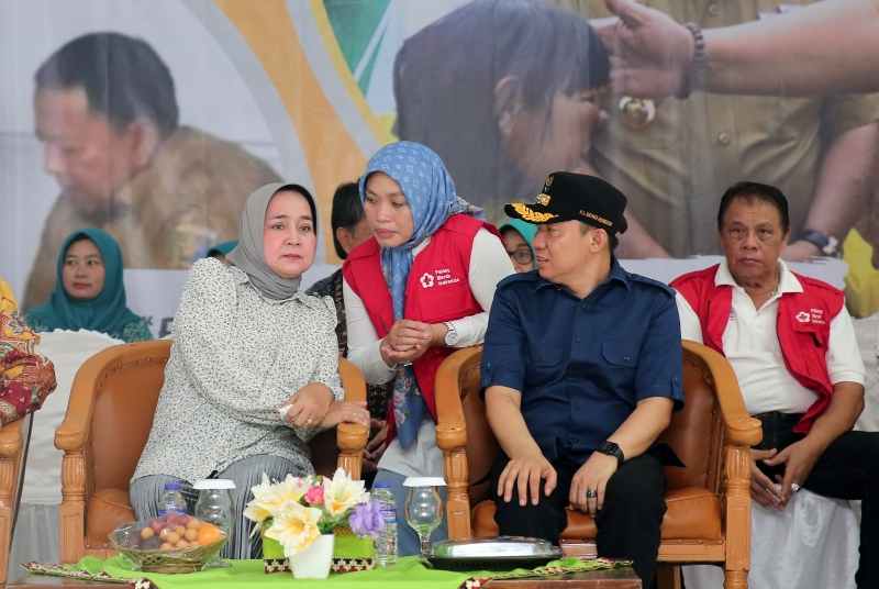 Sampaikan Salam dari Gubernur Arinal, Ibu Riana Serahkan Bansos Program Yansos Jejama Sampaikan Salam dari Gubernur Arinal, Ibu Riana Serahkan Bansos Program Yansos Jejama