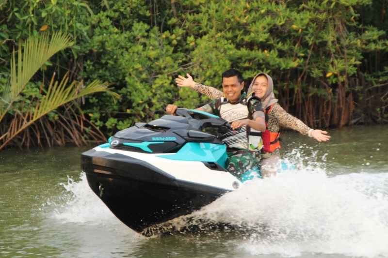 Dandim 0703/Cilacap Ajak Masyarakat Berwisata ke Villa Apung dan Jalur Mangrove Dandim 0703/Cilacap Ajak Masyarakat Berwisata ke Villa Apung dan Jalur Mangrove