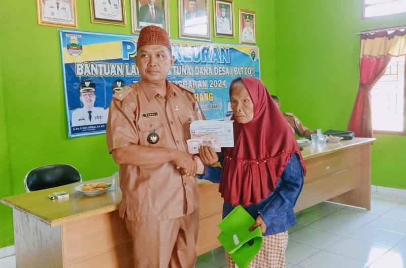 Pekon Marang Salurkan BLT-DD Kepada 33 KPM Pekon Marang Salurkan BLT-DD Kepada 33 KPM