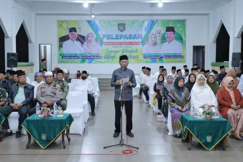 Bupati Surya Lepas Jama’ah Calon Haji Asal Kabupaten Asahan Bupati Surya Lepas Jama’ah Calon Haji Asal Kabupaten Asahan