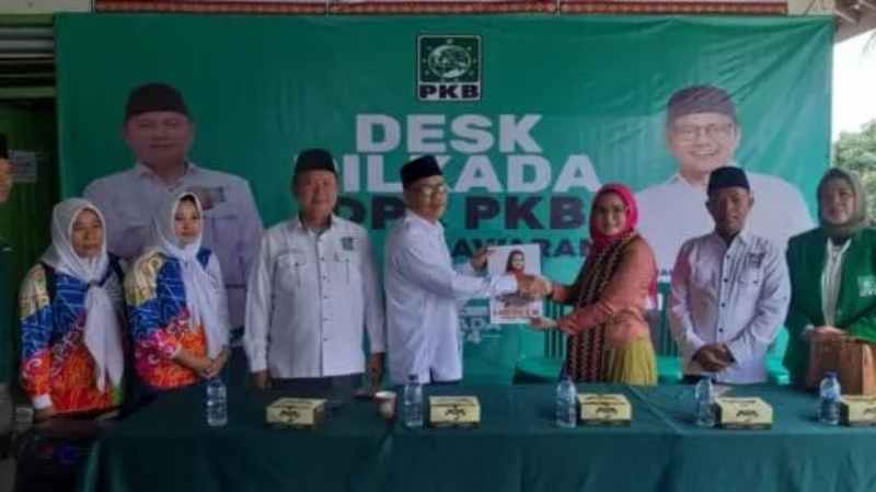 Nanda Indira Orang Pertama Kembalikan Berkas Calon Bupati ke DPC PKB Pesawaran Nanda Indira Orang Pertama Kembalikan Berkas Calon Bupati ke DPC PKB Pesawaran