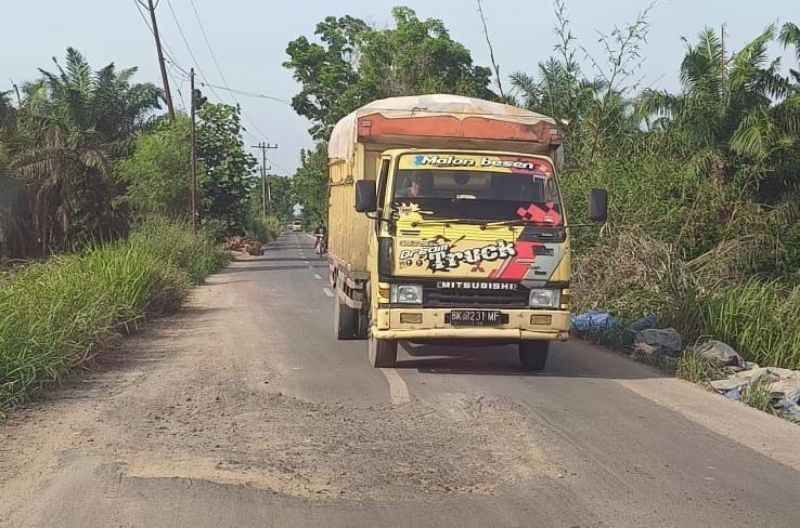 Jalan Belidaan-Dolok Masihul Rusak, Kualitas Proyek Rp. 2,7 Triliun Dipertanyakan Jalan Belidaan-Dolok Masihul Rusak, Kualitas Proyek Rp. 2,7 Triliun Dipertanyakan