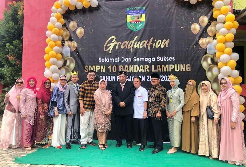 Pelepasan 306 Siswa Kelas IX SMP Negeri 10 Bandarlampung Pelepasan 306 Siswa Kelas IX SMP Negeri 10 Bandarlampung