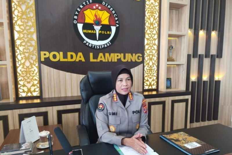 Polda Himbau Keluarga Untuk Berikan Informasi Keberadaan Pria yang Viral Konsumsi Diduga Sabu Polda Himbau Keluarga Untuk Berikan Informasi Keberadaan Pria yang Viral Konsumsi Diduga Sabu