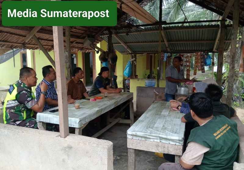 Untuk Mengetahui Desa Binaan Serda Tomi Laksanakan Komsos Terjun Langsung Untuk Mengetahui Desa Binaan Serda Tomi Laksanakan Komsos Terjun Langsung