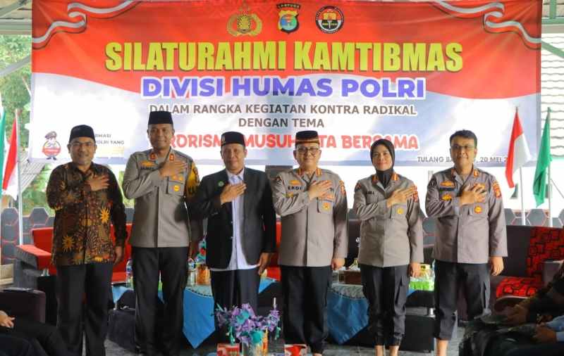Cegah Paham Radikalisme, Div Humas Polri Silaturahmi Kamtibmas di Ponpes Nurussadah Barokatul Al Qodhri Cegah Paham Radikalisme, Div Humas Polri Silaturahmi Kamtibmas di Ponpes Nurussadah Barokatul Al Qodhri