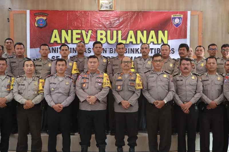 Kapolres Simalungun Pimpin ANEV Bulanan Kanit Binmas dan Bhabinkamtibmas Kapolres Simalungun Pimpin ANEV Bulanan Kanit Binmas dan Bhabinkamtibmas