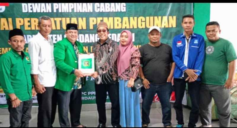 Ketua KAHMI Sergai Resmi Mendaftar di Lima Partai Balon Bupati Periode 2024-2029 Ketua KAHMI Sergai Resmi Mendaftar di Lima Partai Balon Bupati Periode 2024-2029