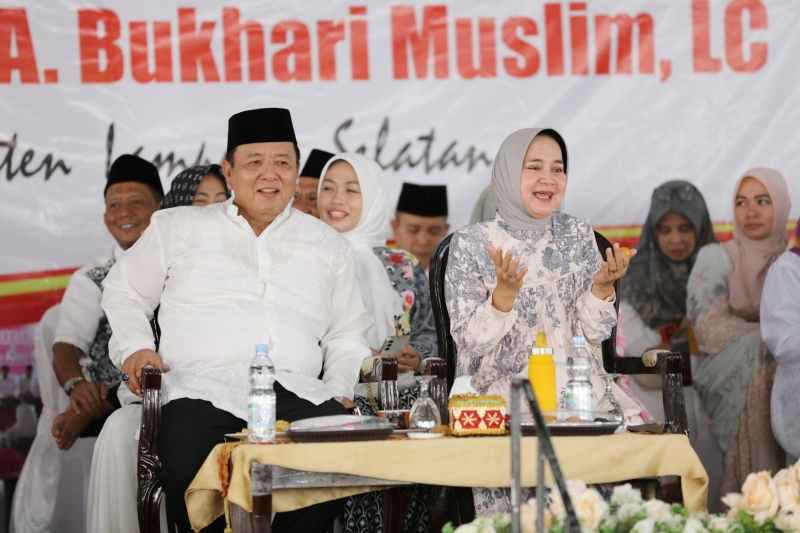 Gubernur Arinal dan Ibu Riana Hadiri Pengajian Akbar, Beri Bantuan Pupuk, Vaksin dan Benih Ikan Gubernur Arinal dan Ibu Riana Hadiri Pengajian Akbar, Beri Bantuan Pupuk, Vaksin dan Benih Ikan