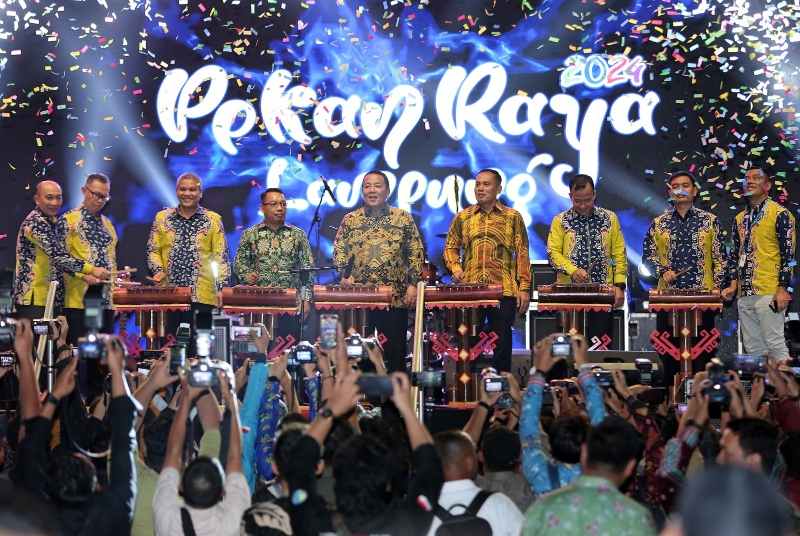 Gubernur Arinal Buka PRL 2024 dan Resmikan Pasar UMKM di PKOR Way Halim Gubernur Arinal Buka PRL 2024 dan Resmikan Pasar UMKM di PKOR Way Halim