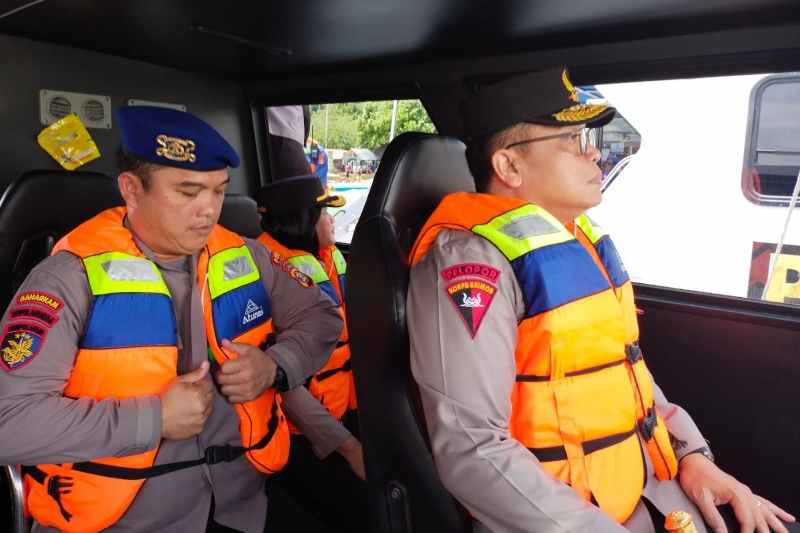 Kapolda Lampung Instruksikan Tim Rescue dan Patroli Perairan untuk WSL Krui Pro 2024 Kapolda Lampung Instruksikan Tim Rescue dan Patroli Perairan untuk WSL Krui Pro 2024
