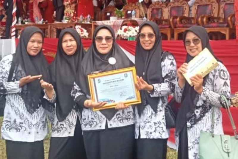 SDN 06 Kaur Menerima Penghargaan Bupati, Sekolah Terbaik SDN 06 Kaur Menerima Penghargaan Bupati, Sekolah Terbaik
