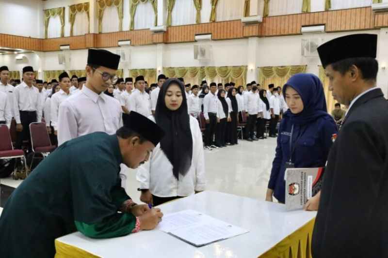 Yatin Putro Berharap PPS Pesawaran yang Dilantik Dapat Menjalankan Tugas dengan Baik Yatin Putro Berharap PPS Pesawaran yang Dilantik Dapat Menjalankan Tugas dengan Baik