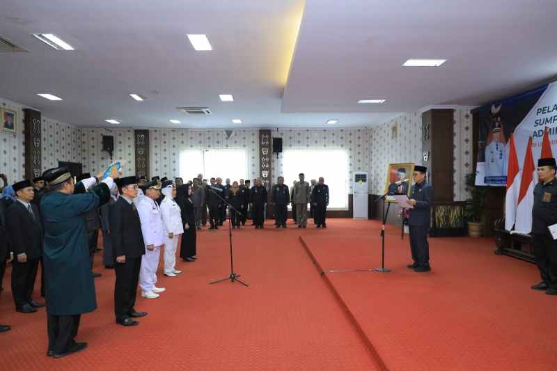 Pj Bupati Drs.Qudrotul Ikhwan Lantik 53 Pejabat Dilingkup Pemkab Tulang Bawang Pj Bupati Drs.Qudrotul Ikhwan Lantik 53 Pejabat Dilingkup Pemkab Tulang Bawang