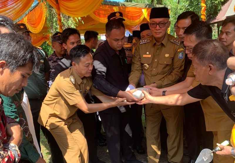 Peletakan Batu Pertama Pembangunan Gereja Katolik di Desa Bakal Maje Peletakan Batu Pertama Pembangunan Gereja Katolik di Desa Bakal Maje