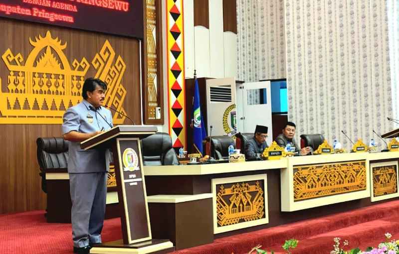 Pj Bupati Pringsewu Jawab Pemandangan Umum Fraksi-fraksi DPRD Pj Bupati Pringsewu Jawab Pemandangan Umum Fraksi-fraksi DPRD