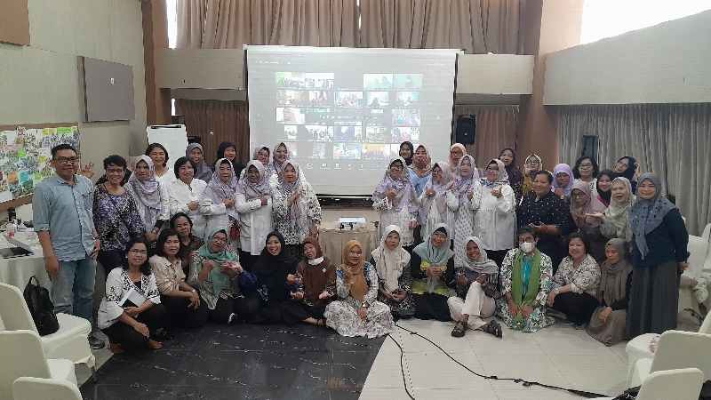 DAMAR-Konsorsium PERMAMPU: Perempuan Lansia Sehat dan Bahagia Bersama Keluarga DAMAR-Konsorsium PERMAMPU: Perempuan Lansia Sehat dan Bahagia Bersama Keluarga