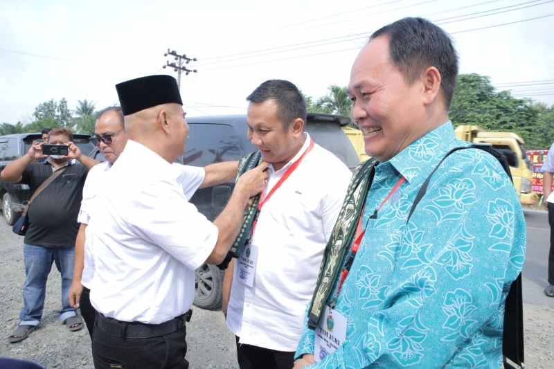 Oktoni Eryanto Sambut Kunjungan Tim Penilai Kelurahan Terbaik Oktoni Eryanto Sambut Kunjungan Tim Penilai Kelurahan Terbaik