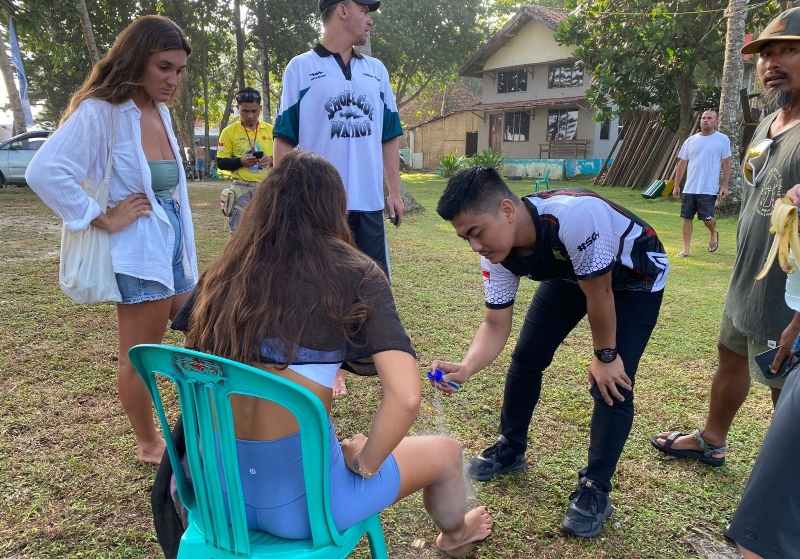 Tim Medis Polda Lampung Sigap Tangani Cedera Atlet di WSL Krui Pro 2024 Tim Medis Polda Lampung Sigap Tangani Cedera Atlet di WSL Krui Pro 2024