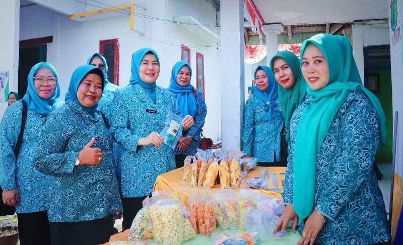 Semangati TP PKK Desa, Pj Ketua PKK Tinjau Kegiatan Pelatihan di Balai Sukajadi Semangati TP PKK Desa, Pj Ketua PKK Tinjau Kegiatan Pelatihan di Balai Sukajadi