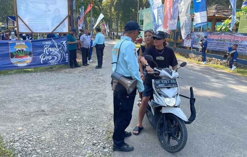 Hari Ketiga, Polda Lampung Jamin Event WSL Krui Pro 2024 Aman dan Terkendali Hari Ketiga, Polda Lampung Jamin Event WSL Krui Pro 2024 Aman dan Terkendali