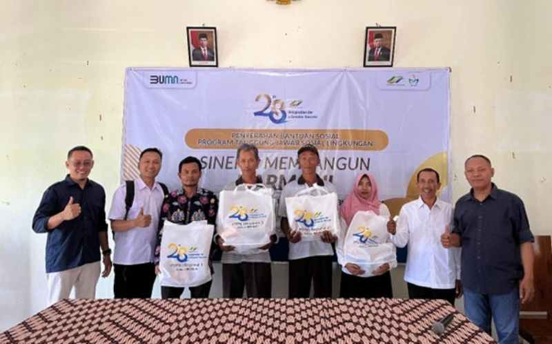 Sinergi Membangun Harmoni: Tim TJSL PTPN I Regional 3 Bagikan Paket Sembako Sinergi Membangun Harmoni: Tim TJSL PTPN I Regional 3 Bagikan Paket Sembako