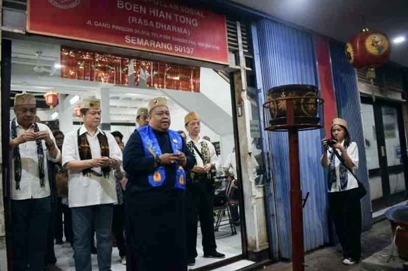 Boen Hian Tong Mengenang Tragedi Mei ’98 Gelar Ritual “Rujak Pare Sambel Kecombrang” Boen Hian Tong Mengenang Tragedi Mei ’98 Gelar Ritual “Rujak Pare Sambel Kecombrang”