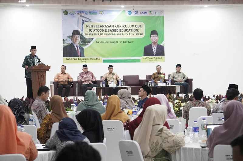 Rektor Tekankan Pentingnya Integrasi Teknologi dalam Penyelarasan Kurikulum OBE Rektor Tekankan Pentingnya Integrasi Teknologi dalam Penyelarasan Kurikulum OBE