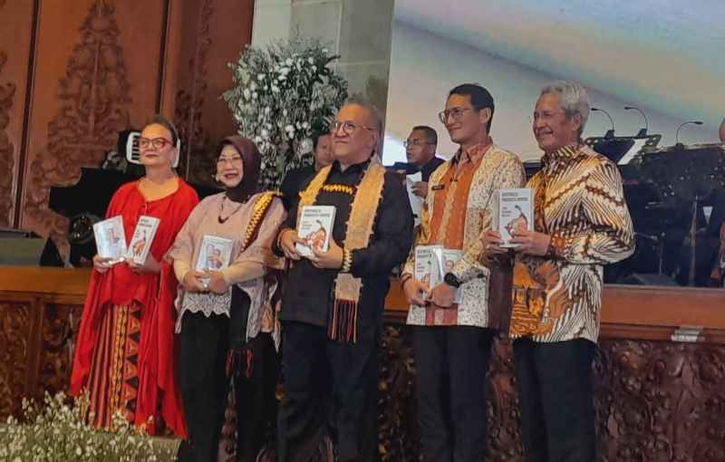 Prof.DR.Sapta Nirwandar, Launching Buku Spektakuler, Pariwisata Lampung: Lintas Peradaban dan Alam Prof.DR.Sapta Nirwandar, Launching Buku Spektakuler, Pariwisata Lampung: Lintas Peradaban dan Alam