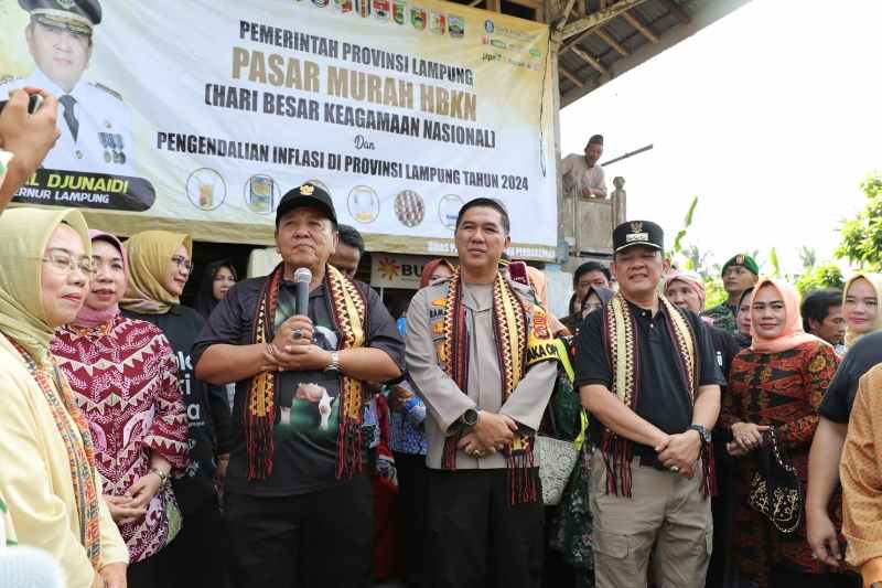 Gubernur Arinal Tebar Benih Ikan dan Ramah Tamah dengan Tokoh Adat, Agama dan Masyarakat di Tubaba Gubernur Arinal Tebar Benih Ikan dan Ramah Tamah dengan Tokoh Adat, Agama dan Masyarakat di Tubaba